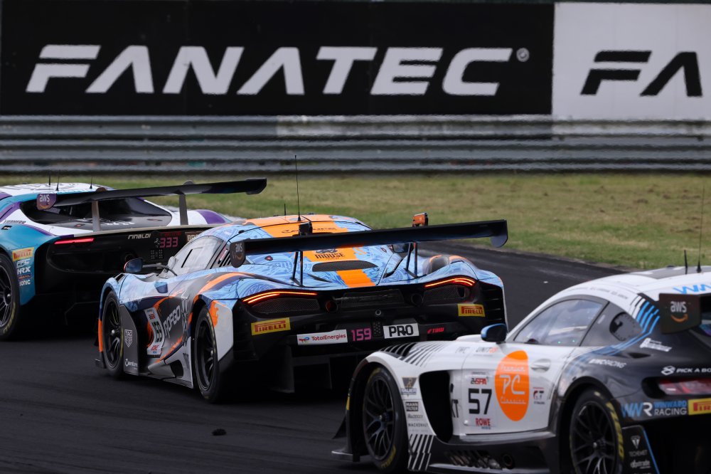 GT World Challenge mclaren 158