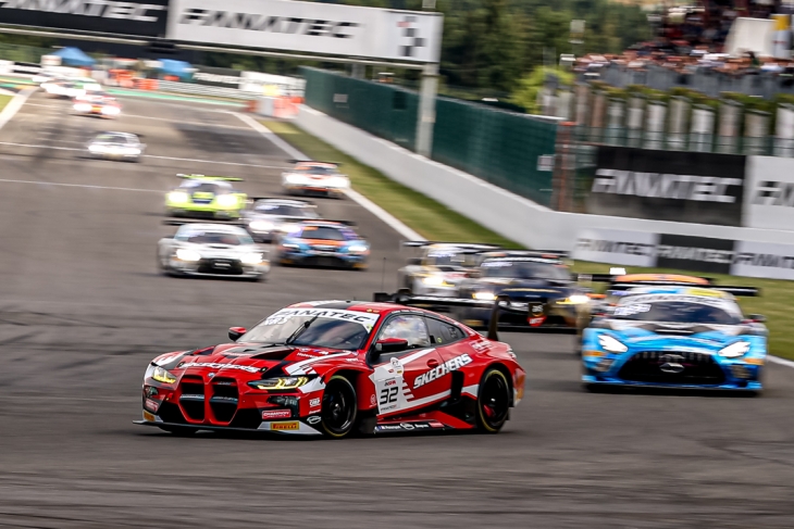 GT WorId Challenge race foto